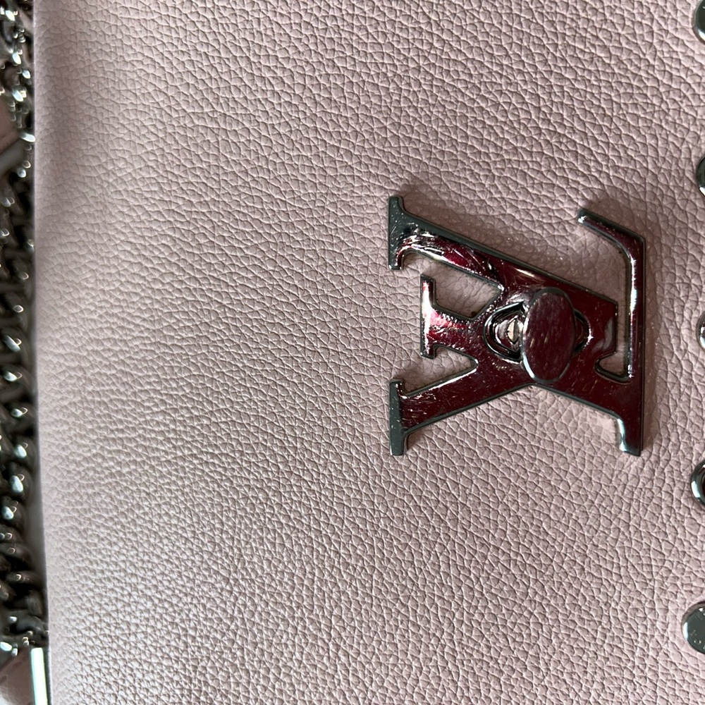 Louis Vuitton lockme II grommet  leather Crossbody & chain bag - Picture 8 of 15